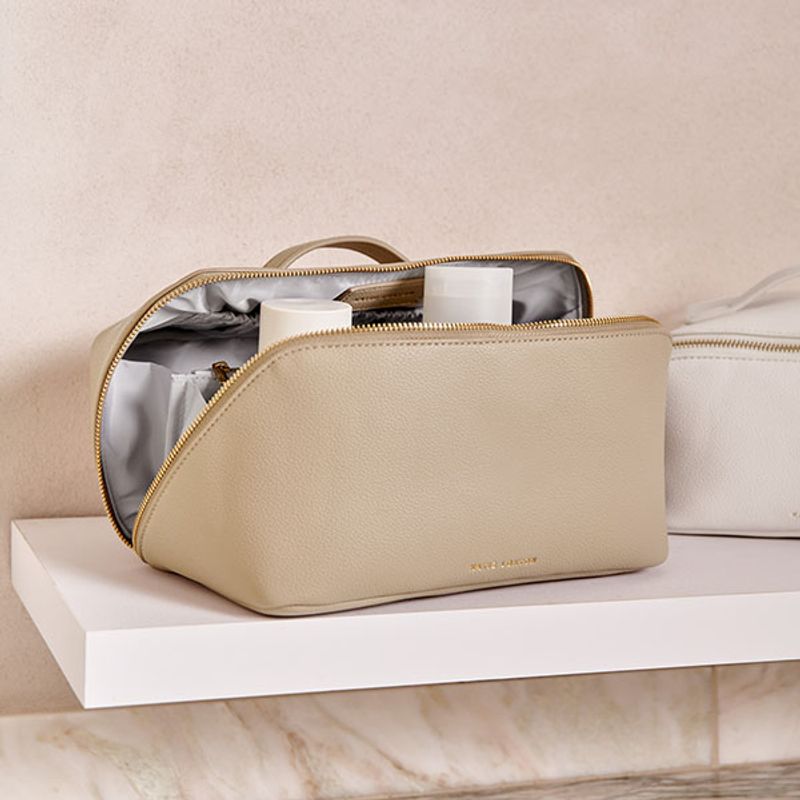 Toalettmappe m skrå glidelås beige Katie Loxton