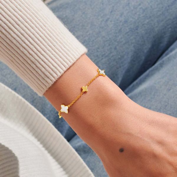 Armbånd MOTHER OF PEARL CLOVER Loved By You Joma Jewellery 